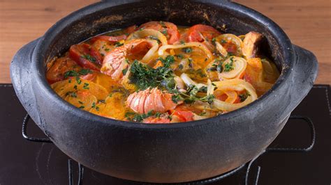  Moqueca Capixaba: ¿Un festín de sabores marinos y aromas especiados que te transportarán a la costa brasileña?