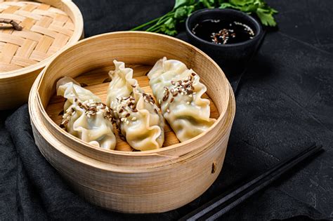  ¿Un Paseo por el Sabor? Descubra la Sinfonía de Texturas en el Plato de Pú-Guǒ Jiāozi 