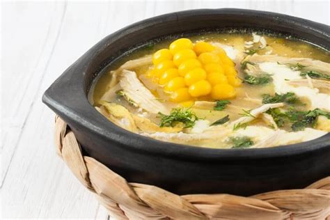  Ajiaco de la Montaña: ¡Un Caldo Delicioso con Sabor Tradicional que Te Atrapará con su Crema y Especias!